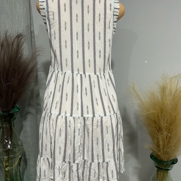 white midi dresses - Picture 3 of 5
